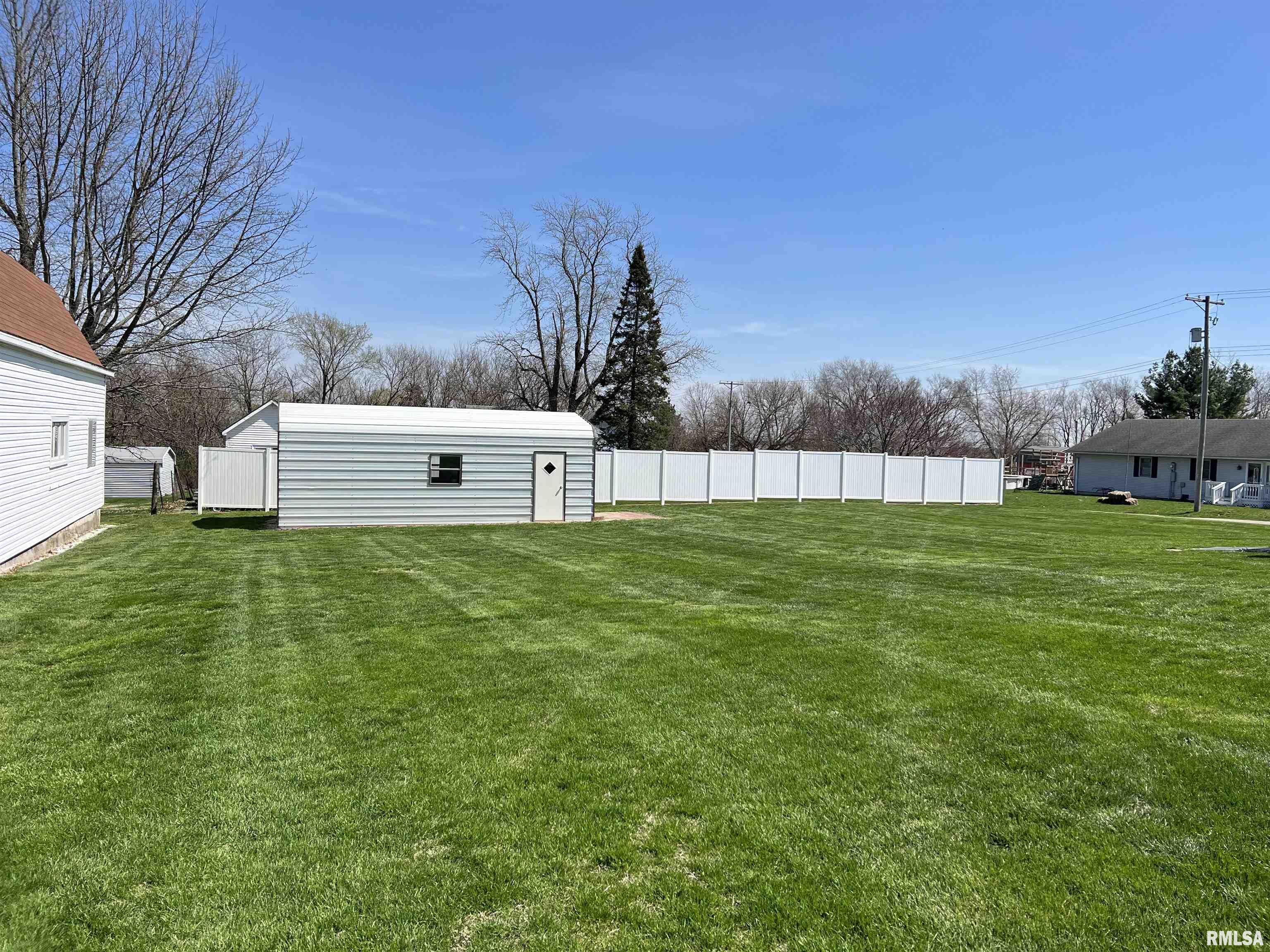 105 South John Street Table Grove, IL 61482 - Photo 8 of 41