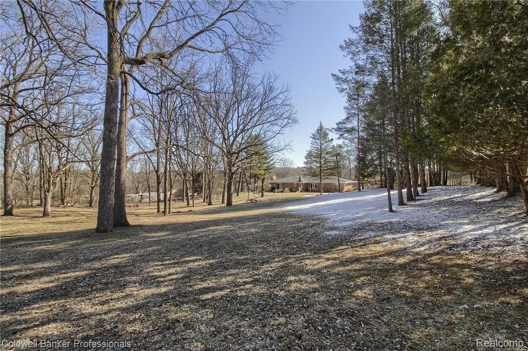 1381 North Livernois Road Rochester, MI 48306 - Photo 29 of 34 29-Backyard.jpg