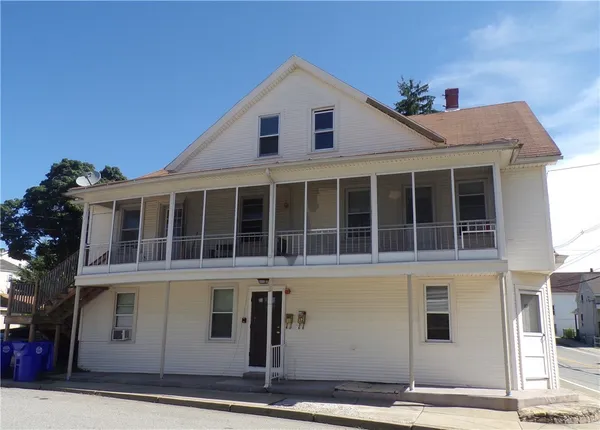 $1,550 | 32 Wakefield Street, West Warwick, RI 02893