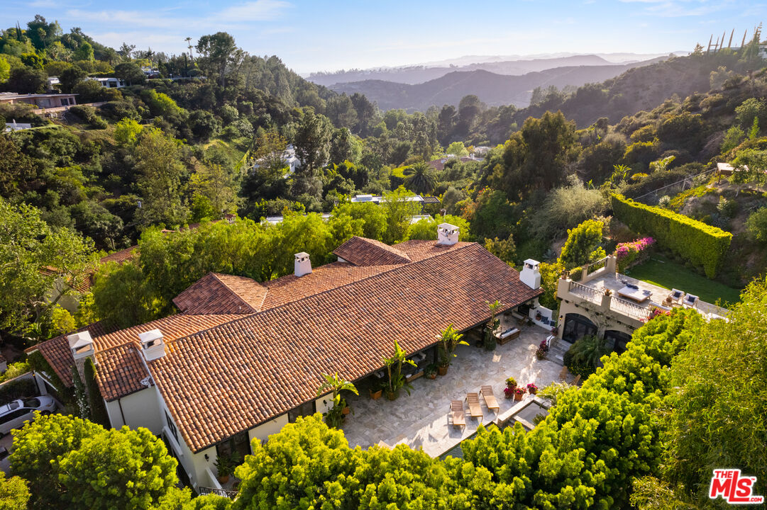 9301 Cherokee Lane Beverly Hills, CA 90210 - Photo 3 of 4
