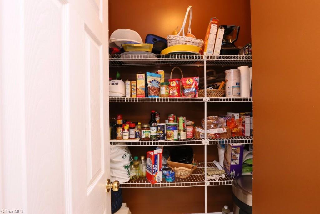 6206 High View Road Greensboro, NC 27410 - Photo 7 of 28 Gallery Image 7