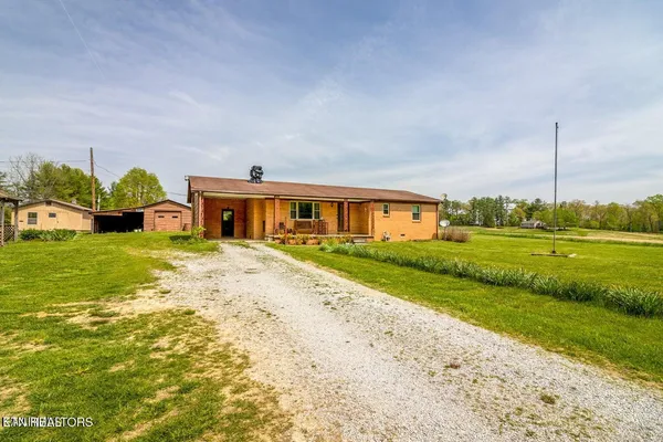 $274,900 | 2854 Airport Road, Oakdale, TN 37829