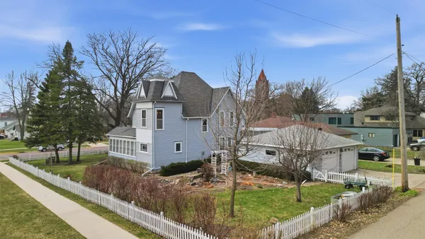 $209,000 | 125 East 2nd Street, Blue Earth, MN 56013