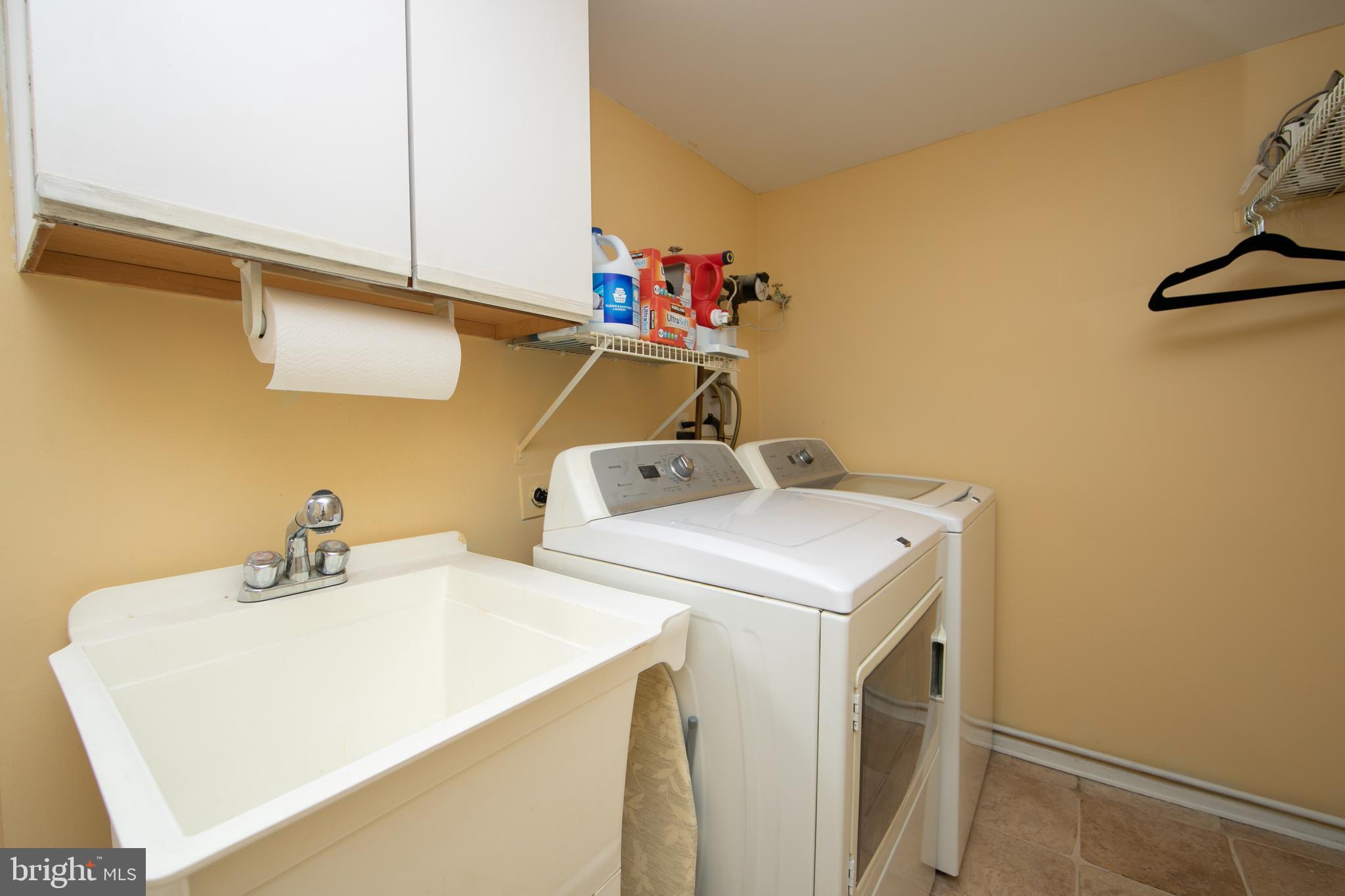 23 Fulton Drive Mount Laurel, NJ 08054 - Photo 25 of 46 a utility room with dryer and washer