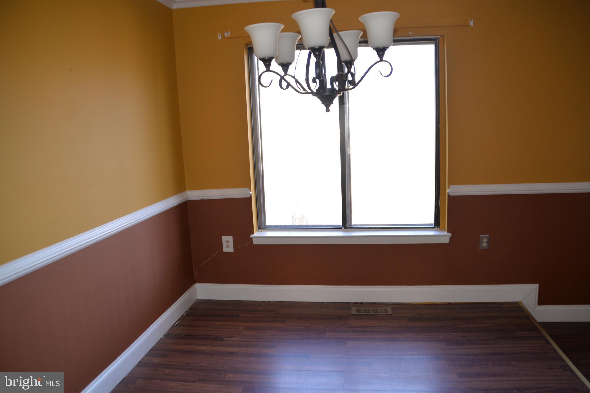 9059 Centerway Road Gaithersburg, MD 20879 - Photo 5 of 53 Living room