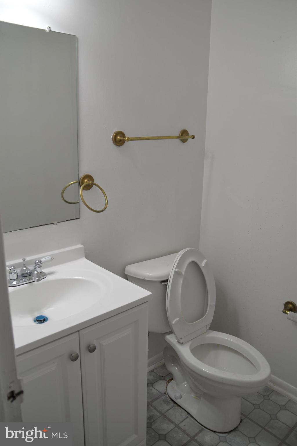 9059 Centerway Road Gaithersburg, MD 20879 - Photo 7 of 53 Powder room