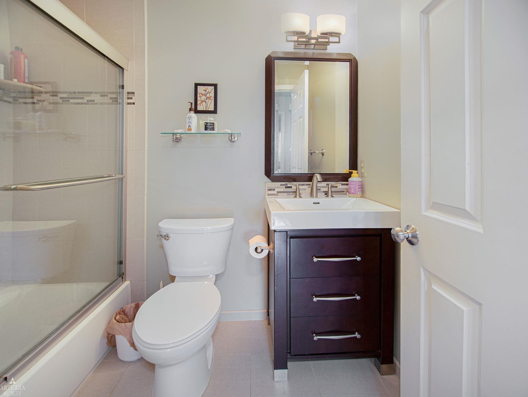 368 Huntington Court Rochester, MI 48307 - Photo 18 of 36 50085185-17.JPG