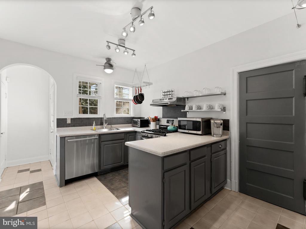 323 East Maple Road Linthicum, MD 21090 - Photo 19 of 50