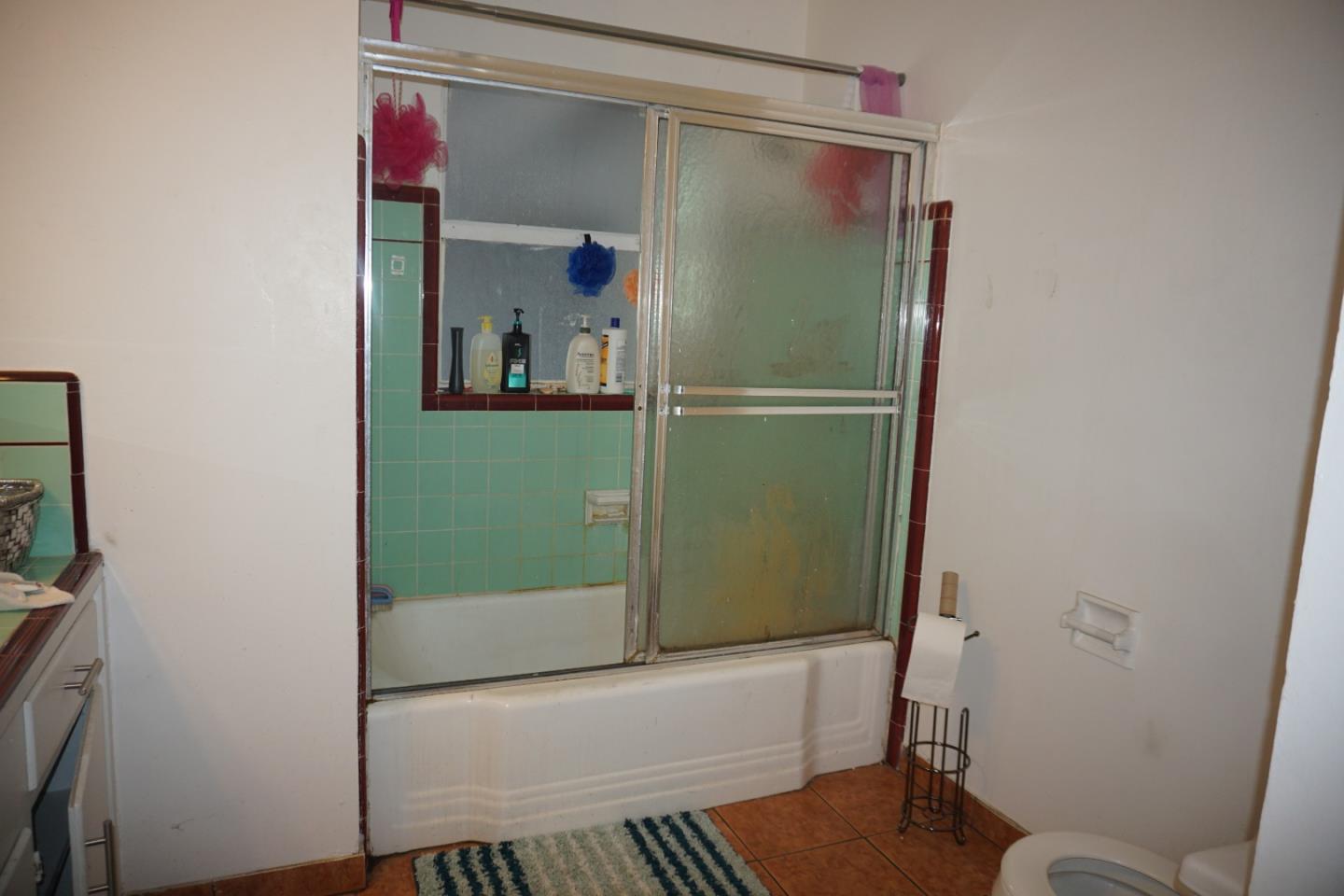 2310 Mt Pleasant Road San Jose, CA 95148 - Photo 6 of 12 a bathroom with a bathtub and a toilet