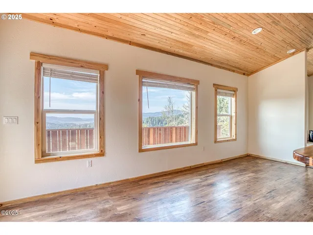 $865,000 | 946 North Echo Mountain Road, Otis, OR 97368