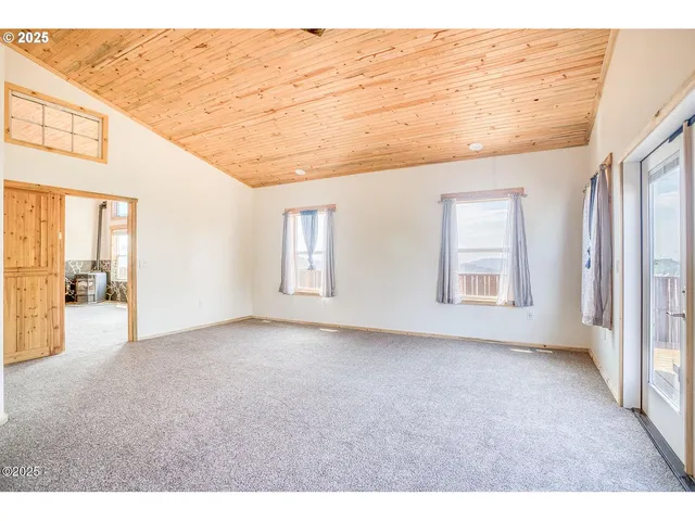 $865,000 | 946 North Echo Mountain Road, Otis, OR 97368