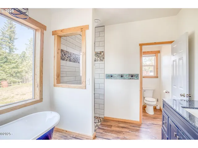 $865,000 | 946 North Echo Mountain Road, Otis, OR 97368