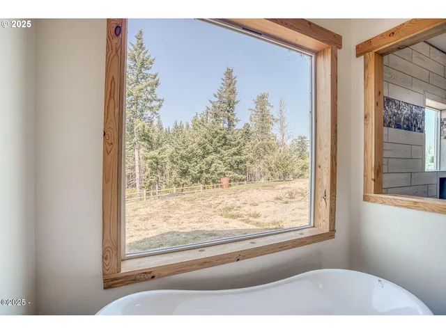 $865,000 | 946 North Echo Mountain Road, Otis, OR 97368