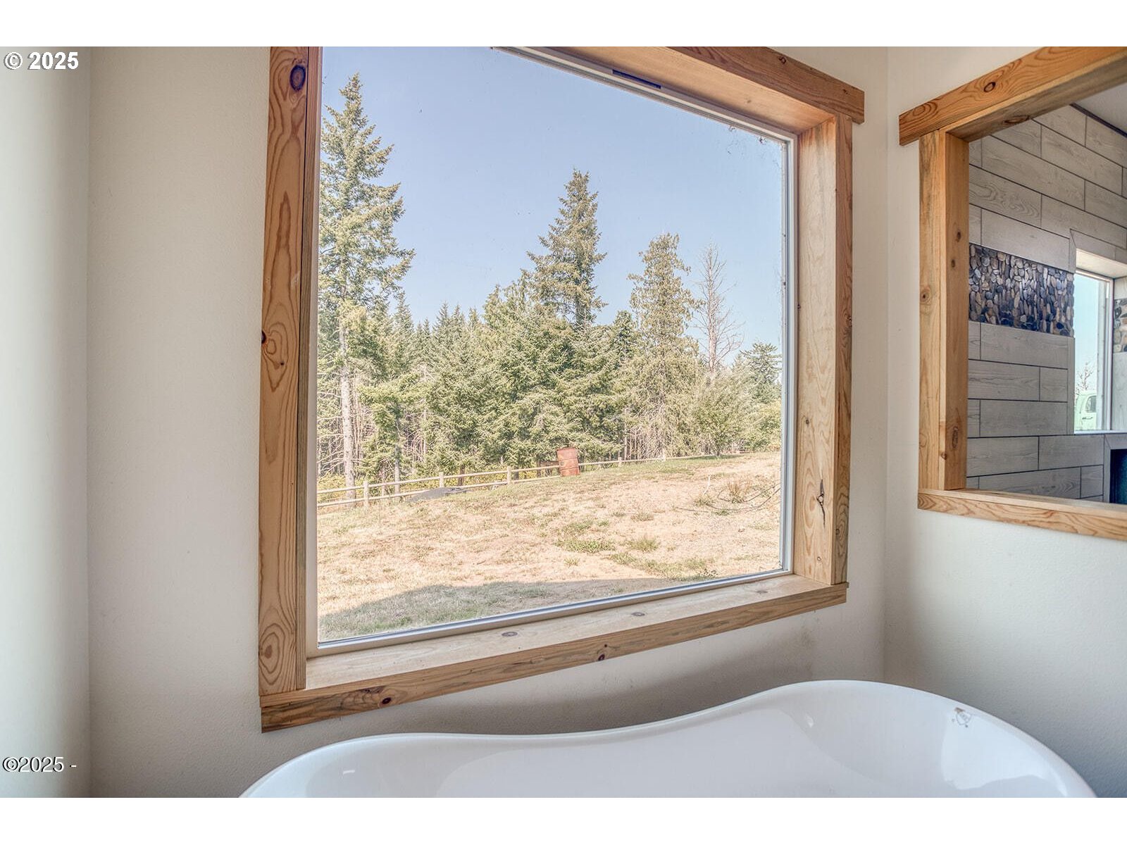 946 North Echo Mountain Road Otis, OR 97368 - Photo 22 of 48 a view of a window of the house