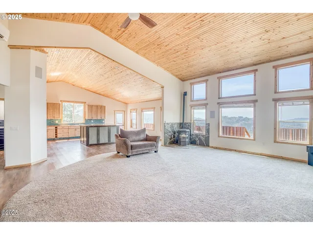 $865,000 | 946 North Echo Mountain Road, Otis, OR 97368