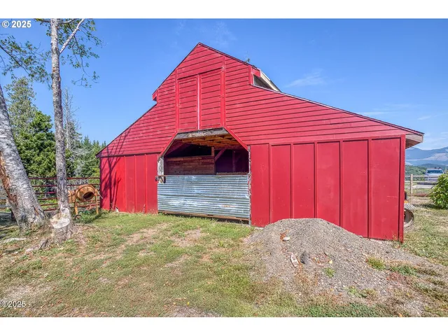 $865,000 | 946 North Echo Mountain Road, Otis, OR 97368