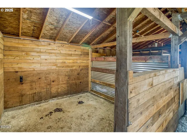 $865,000 | 946 North Echo Mountain Road, Otis, OR 97368