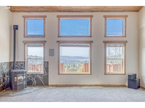 a black and white photo of a living room