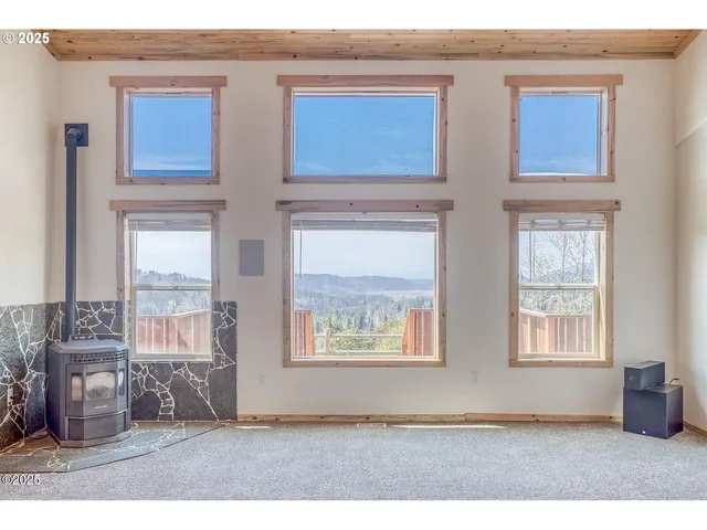 $865,000 | 946 North Echo Mountain Road, Otis, OR 97368