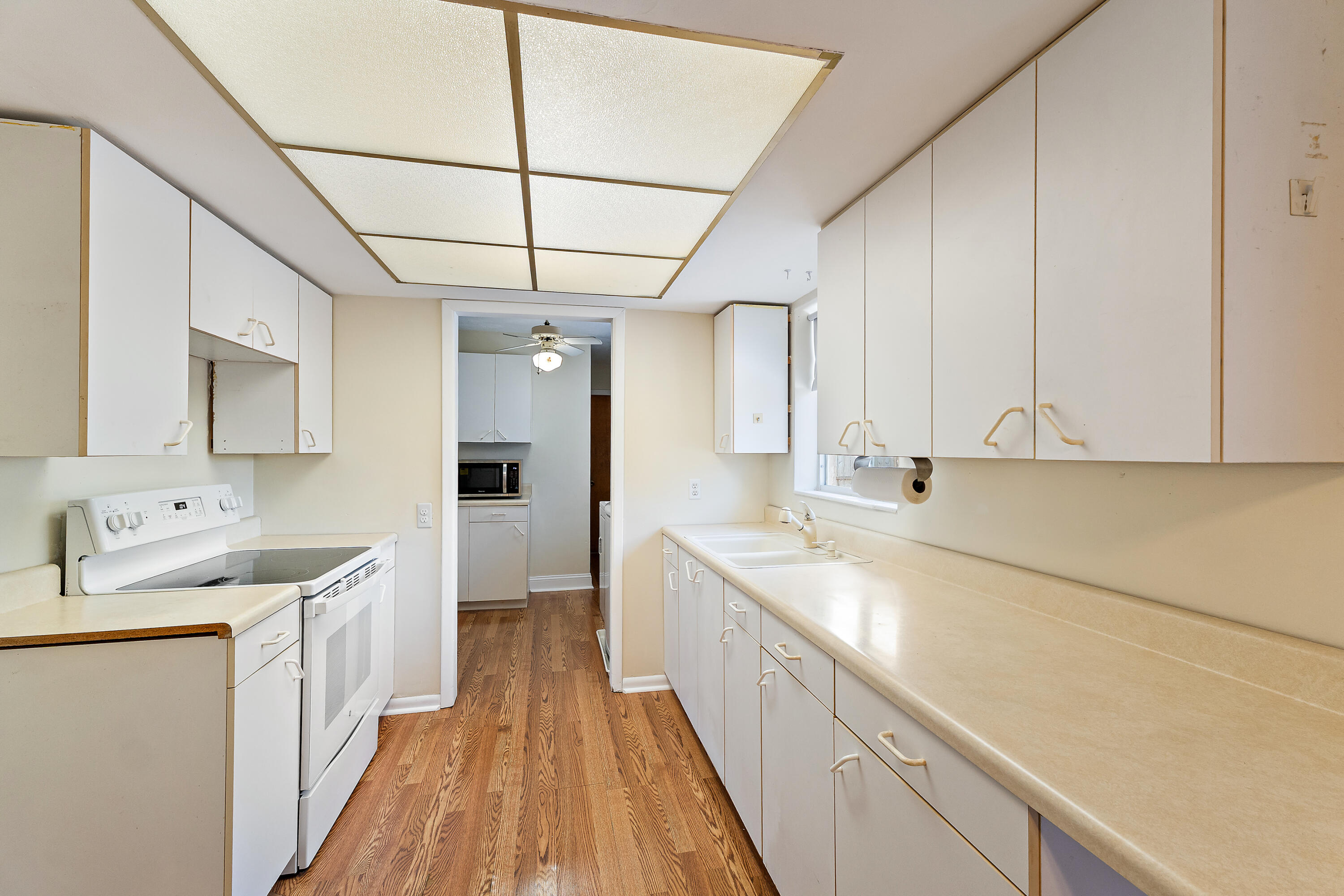 815 West Laird Drive Jupiter, FL 33458 - Photo 15 of 43 Kitchen