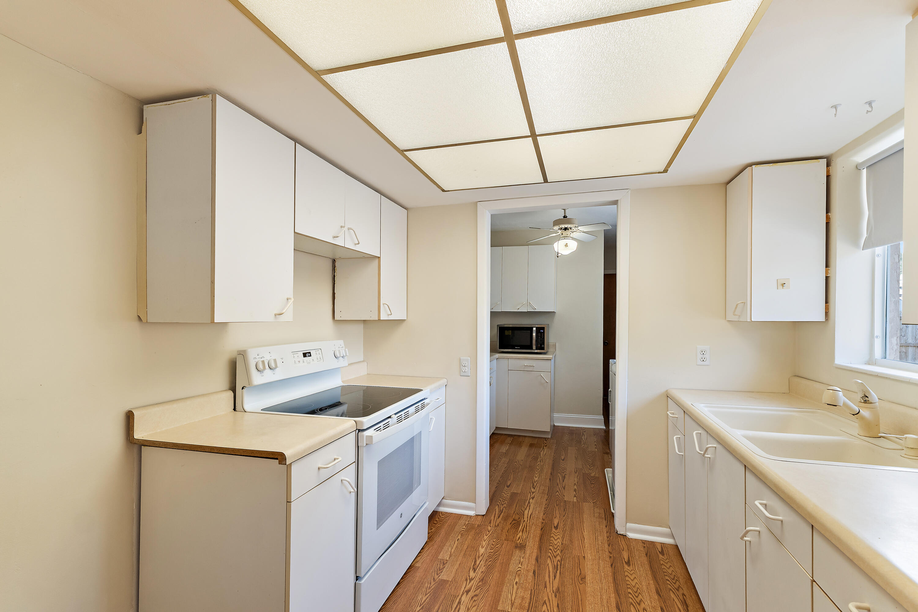 815 West Laird Drive Jupiter, FL 33458 - Photo 16 of 43 Kitchen