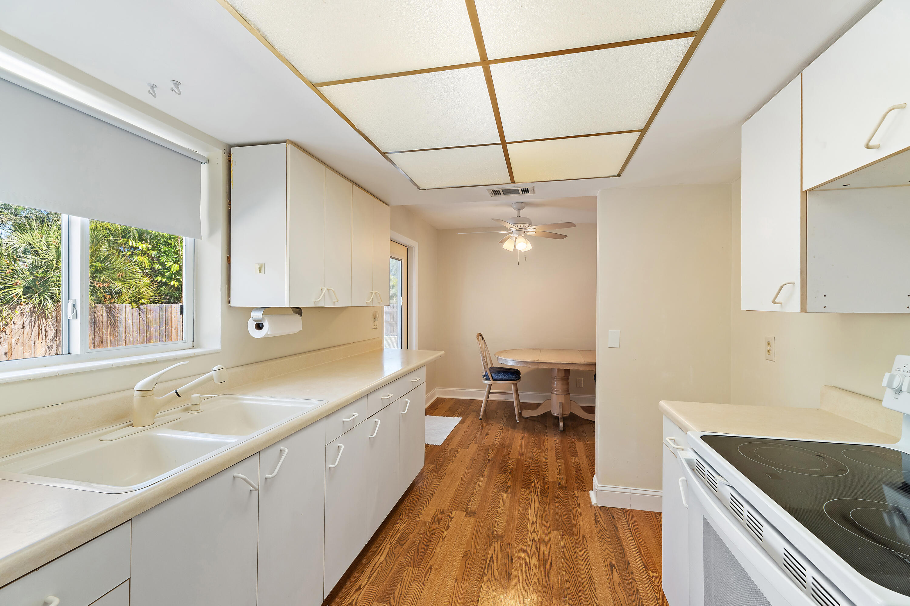 815 West Laird Drive Jupiter, FL 33458 - Photo 17 of 43 Kitchen