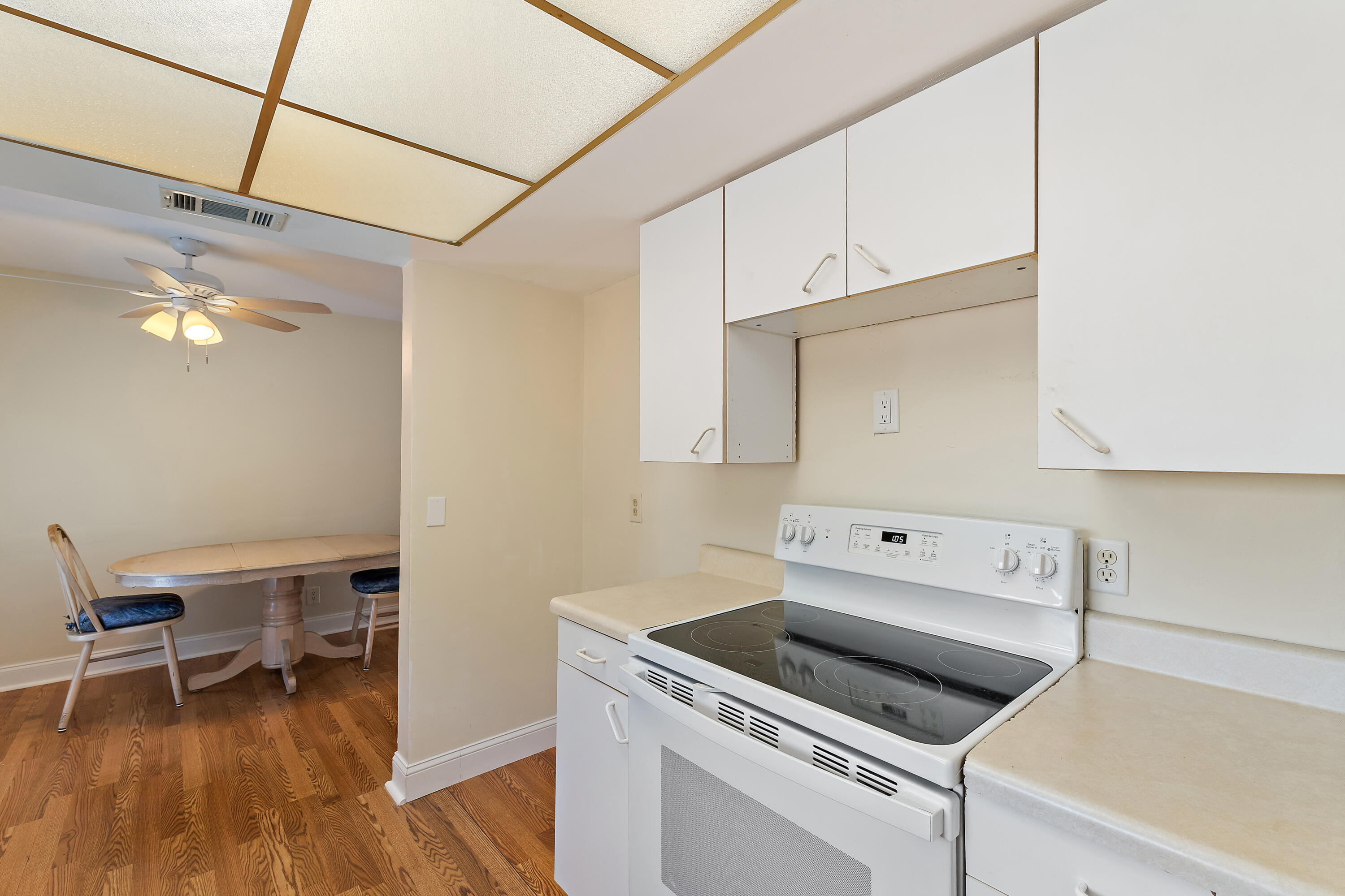 815 West Laird Drive Jupiter, FL 33458 - Photo 18 of 43 Kitchen