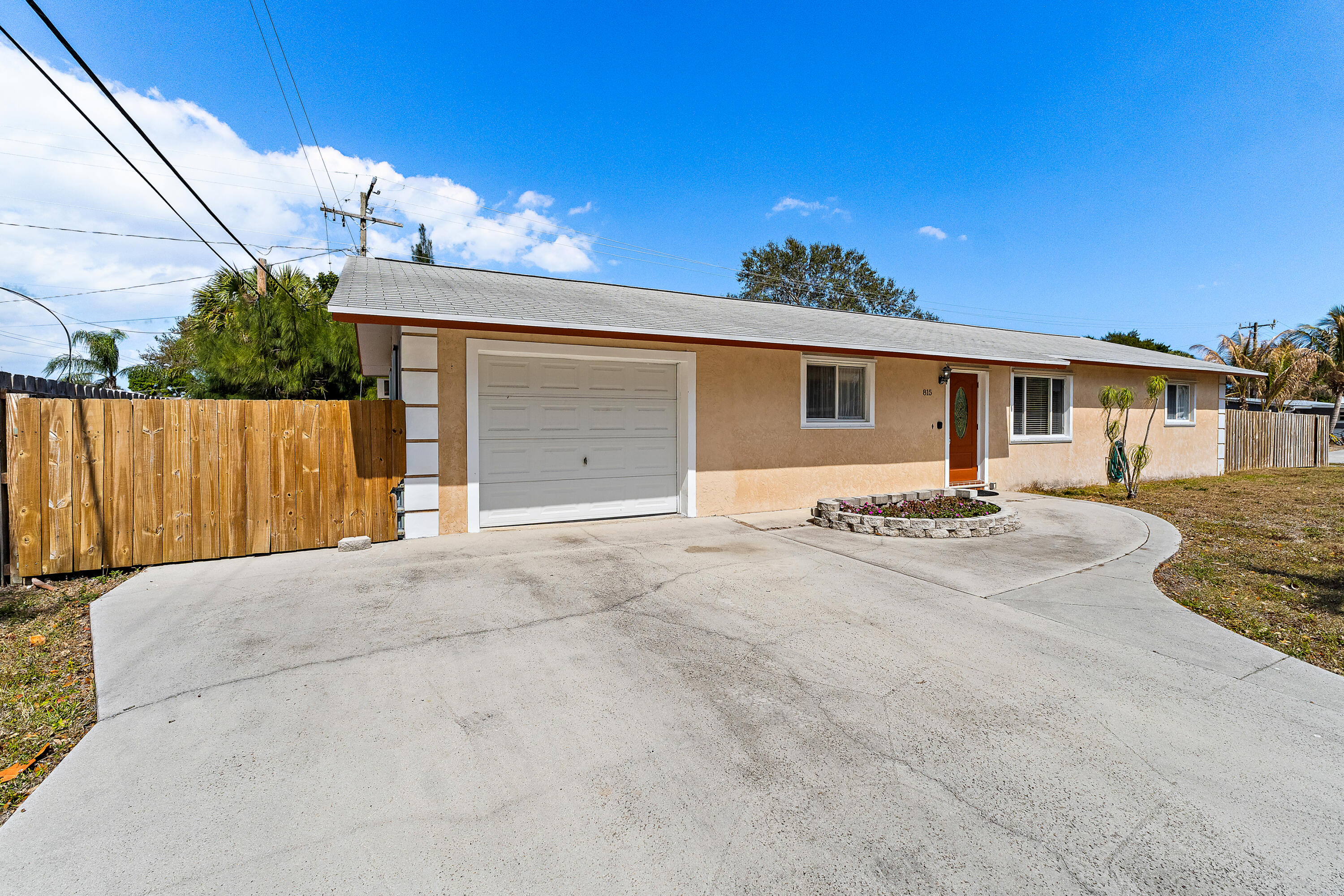 815 West Laird Drive Jupiter, FL 33458 - Photo 3 of 43 Exterior