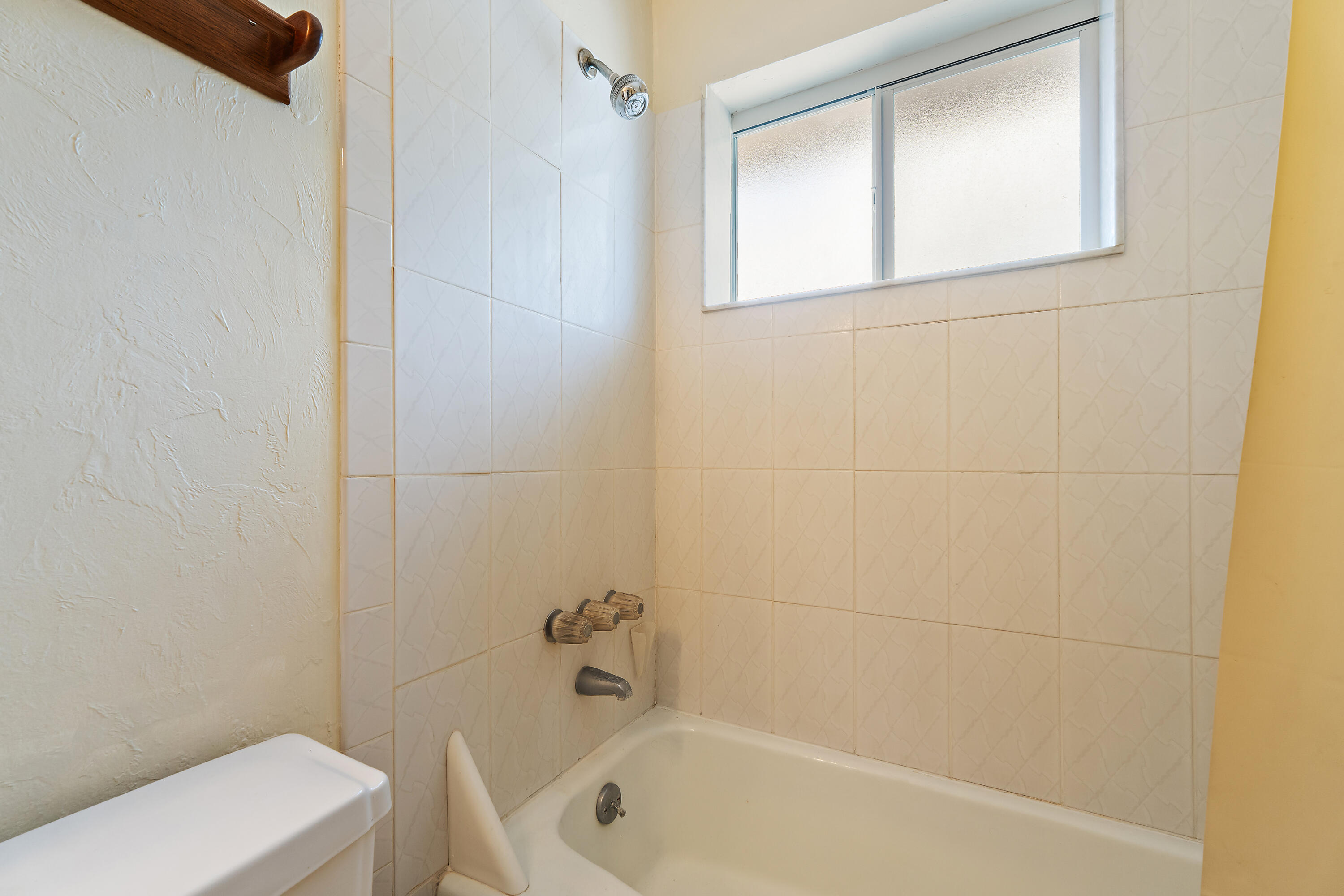 815 West Laird Drive Jupiter, FL 33458 - Photo 32 of 43 2nd Bath