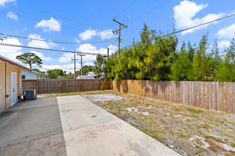 $489,000 | 815 West Laird Drive, Jupiter, FL 33458