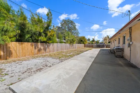 $489,000 | 815 West Laird Drive, Jupiter, FL 33458