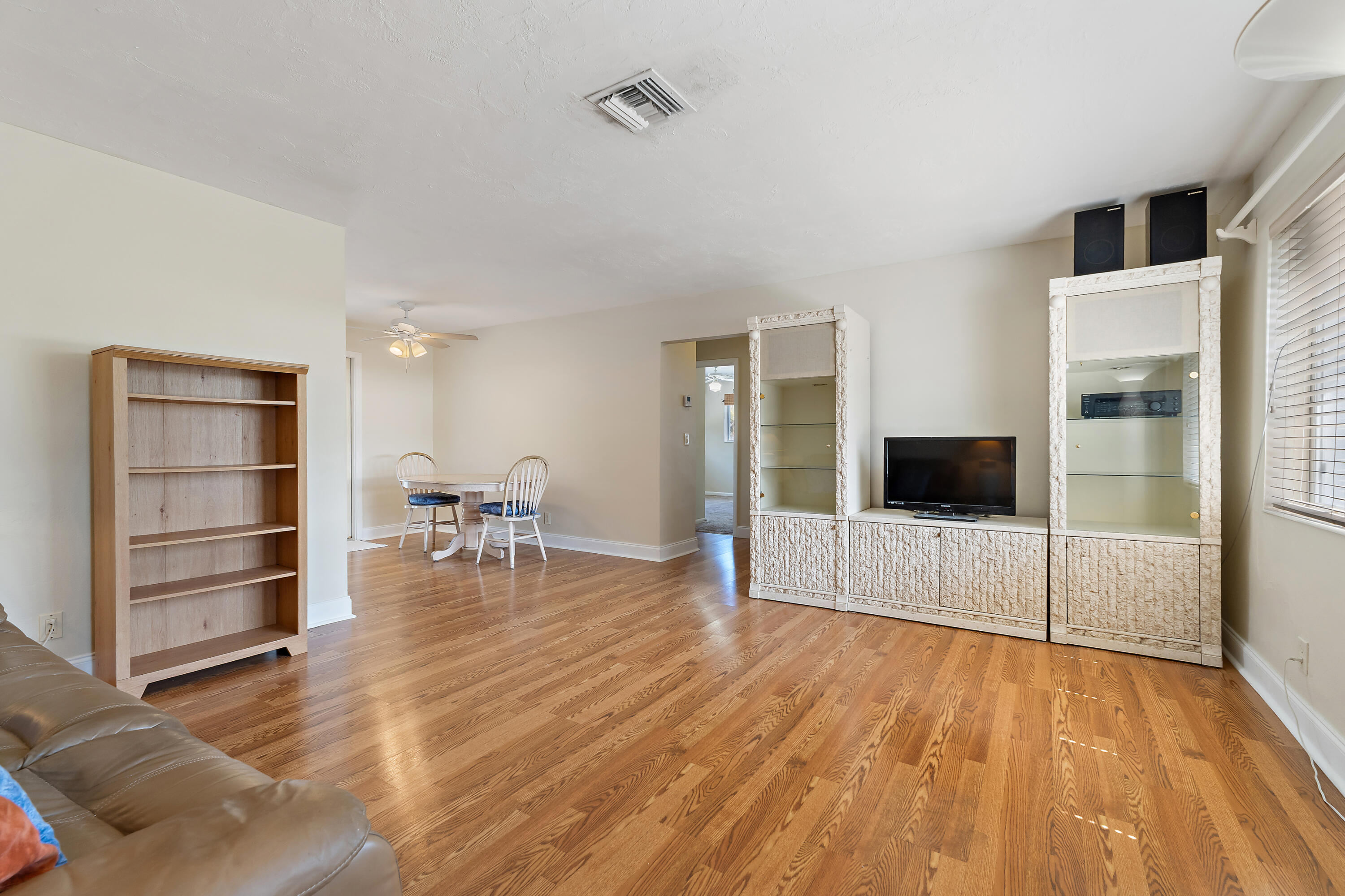 815 West Laird Drive Jupiter, FL 33458 - Photo 7 of 43 Living Room