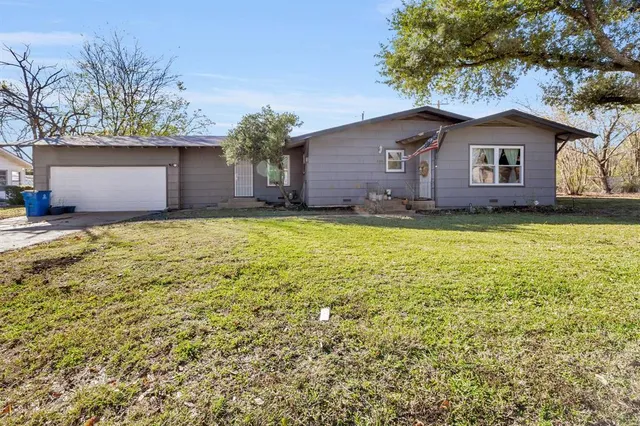 $224,900 | 200 East 8th Street, Kaufman, TX 75142