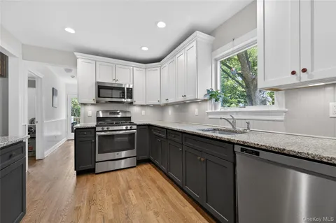 $6,000 | 96 School Street, Oyster Bay, NY 11771