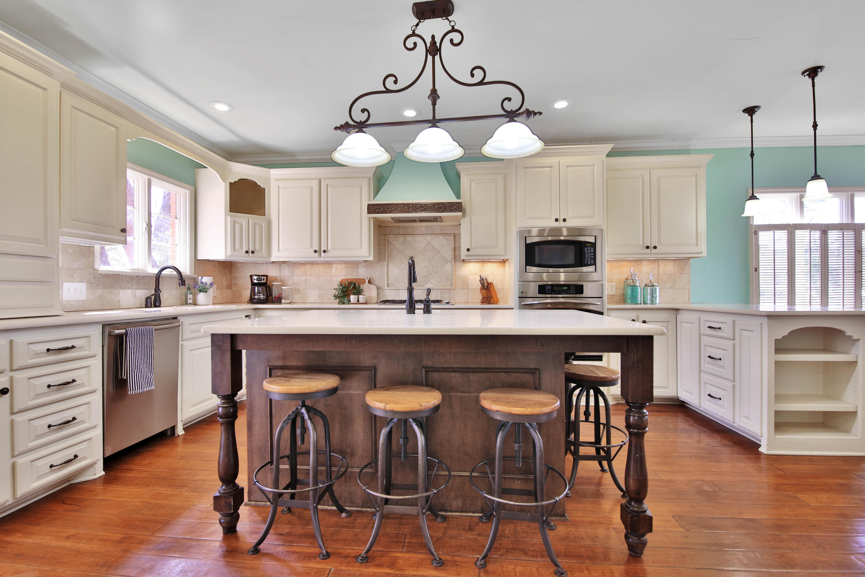 2901 19th Street Lubbock, TX 79410 - Photo 19 of 77 Kitchen Island