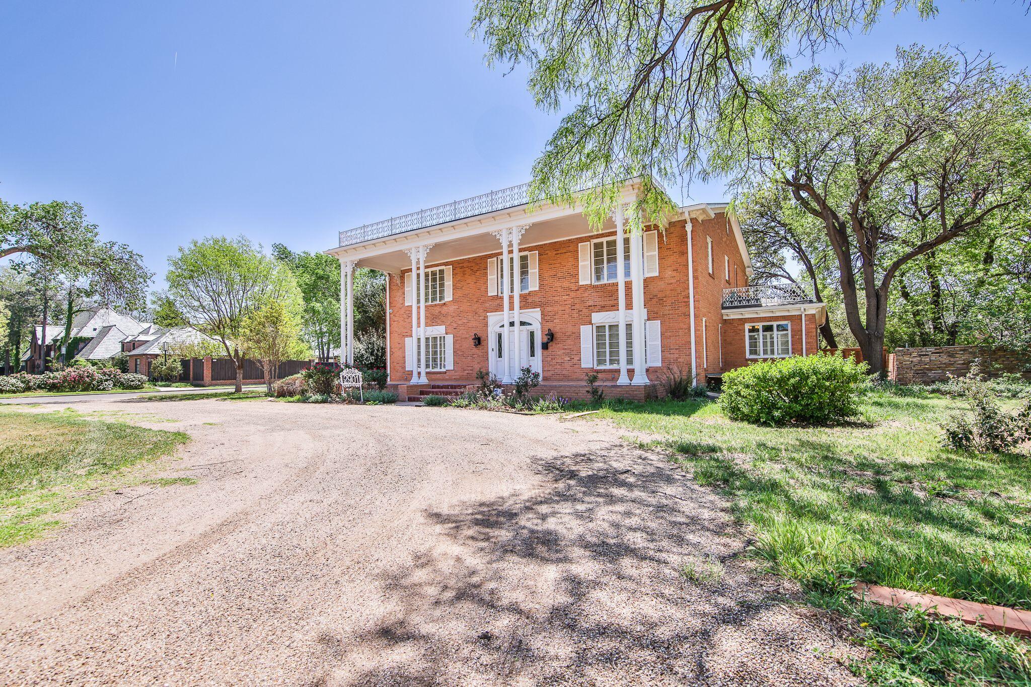 2901 19th Street Lubbock, TX 79410 - Photo 3 of 77 Front with Circle Drive