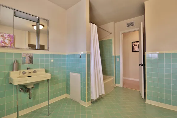 $908,000 | 2901 19th Street, Lubbock, TX 79410