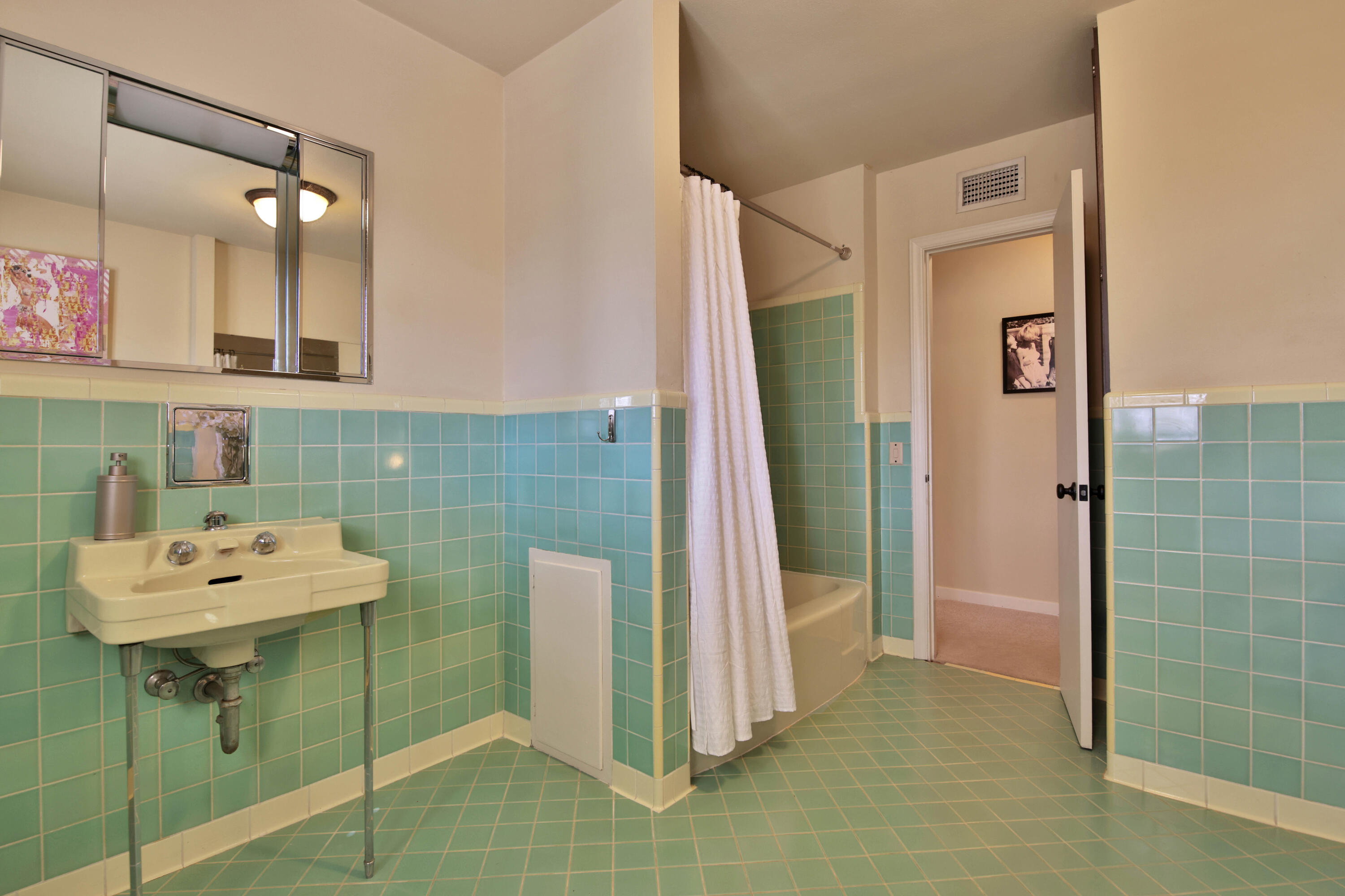 2901 19th Street Lubbock, TX 79410 - Photo 54 of 77 Upstairs Full Bath