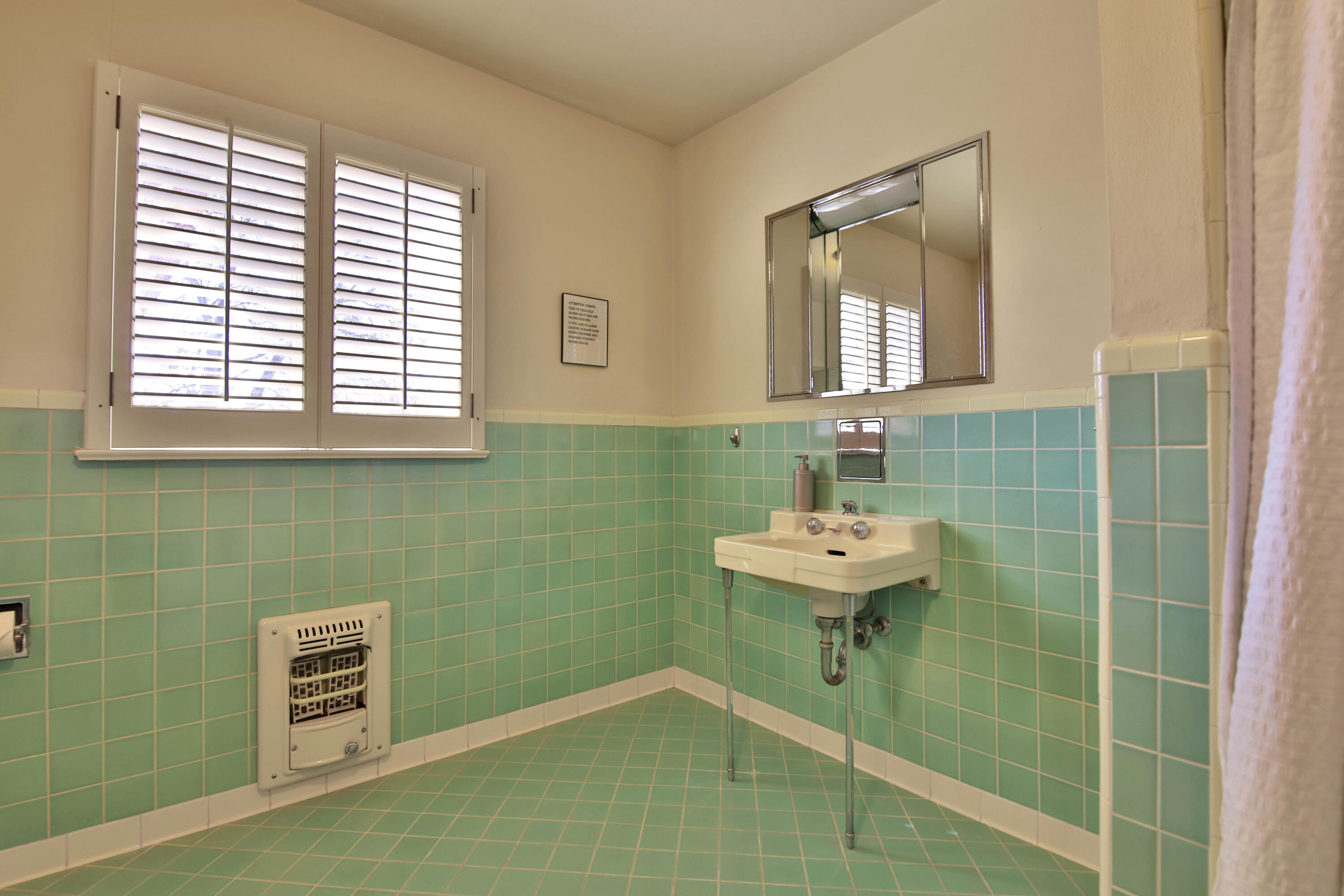2901 19th Street Lubbock, TX 79410 - Photo 55 of 77 Upstairs Full Bath
