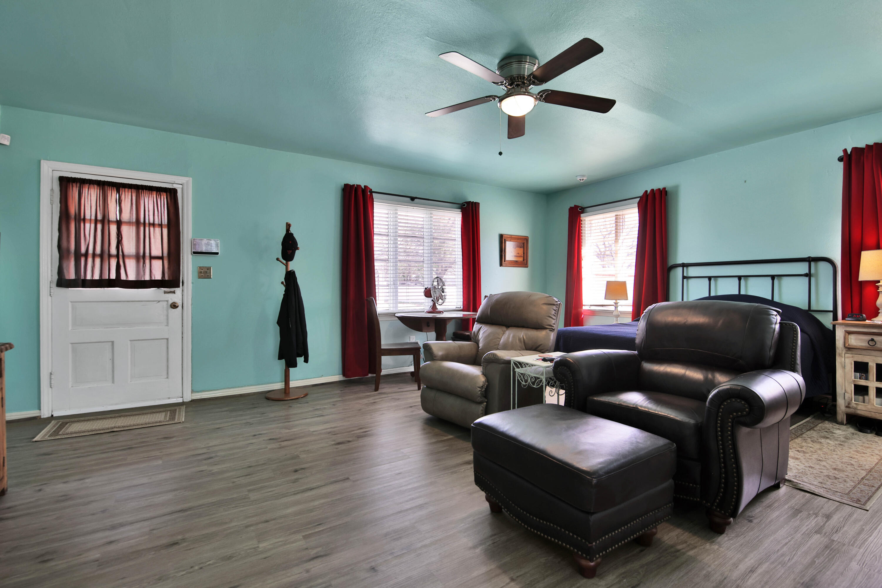 2901 19th Street Lubbock, TX 79410 - Photo 57 of 77 Guest House Living