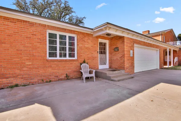 $908,000 | 2901 19th Street, Lubbock, TX 79410
