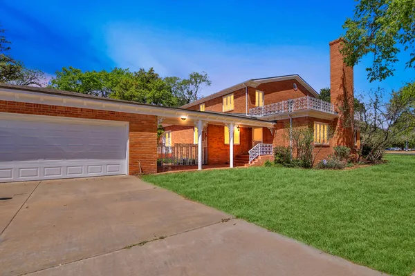 $908,000 | 2901 19th Street, Lubbock, TX 79410