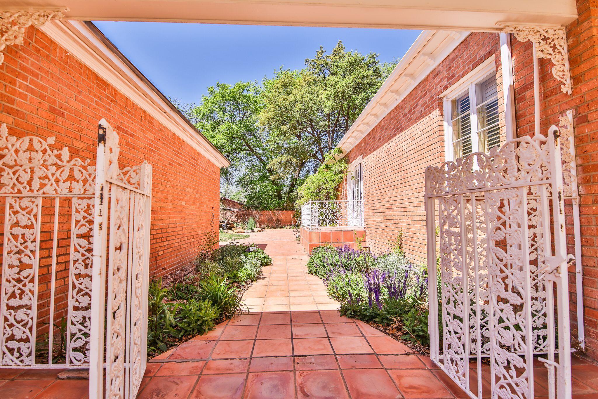 2901 19th Street Lubbock, TX 79410 - Photo 71 of 77 Back Courtyard