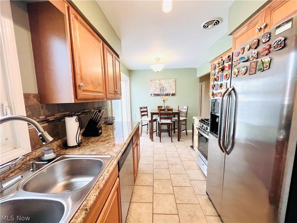 15546 Hummel Road Brook Park, OH 44142 - Photo 9 of 41