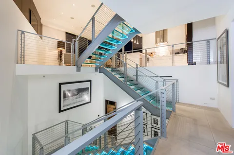 $6,500,000 | 9274 Sierra Mar Drive, Los Angeles, CA 90069
