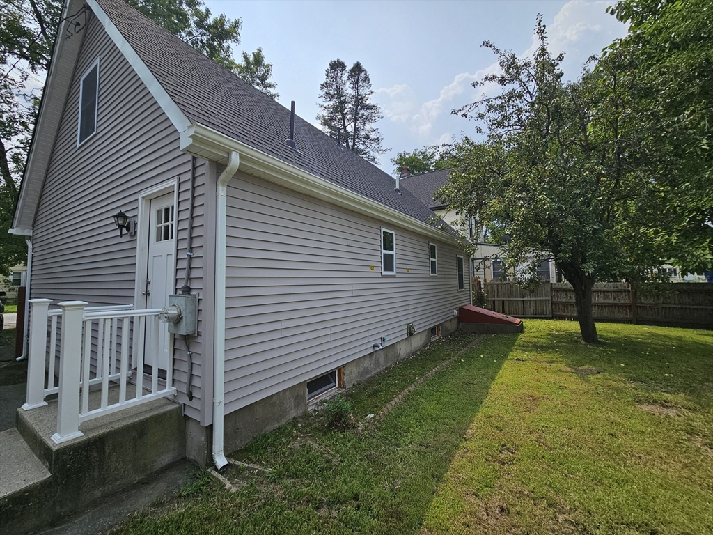 68 Fargo Street Springfield, MA 01119 - Photo 3 of 12