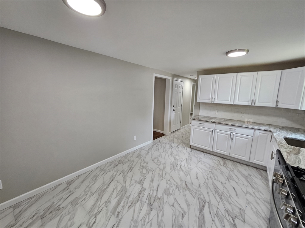 68 Fargo Street Springfield, MA 01119 - Photo 5 of 12