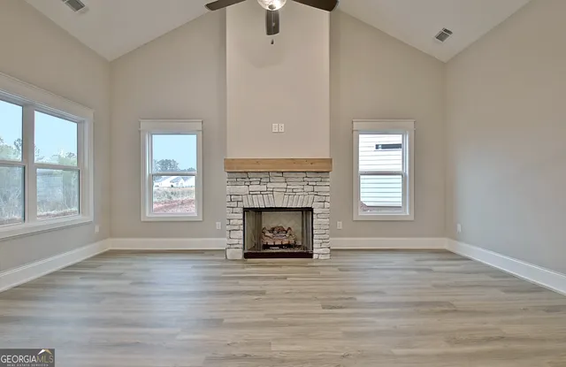 $3,200 | 190 Redhaven Drive, Senoia, GA 30276