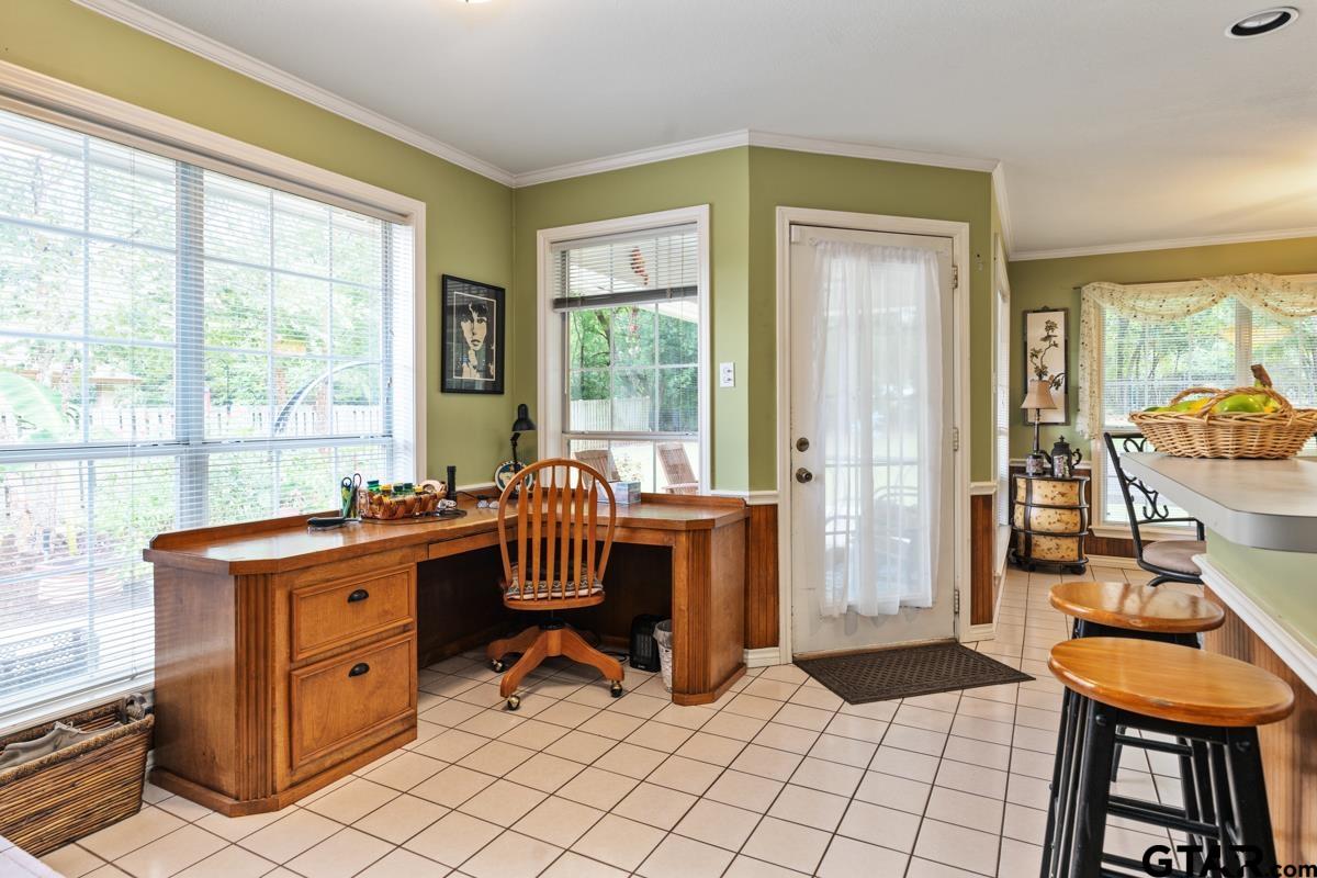 1113 Lonnie Drive Athens, TX 75751 - Photo 11 of 32 a livingroom with workspace and a window