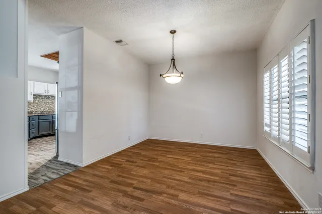 a view of empty room with window